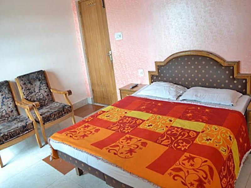 Oyo 26602 Hotel Shubham Dehradun Luaran gambar
