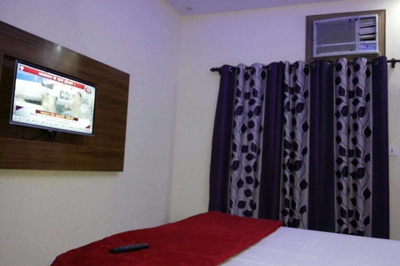 Oyo 26602 Hotel Shubham Dehradun Luaran gambar